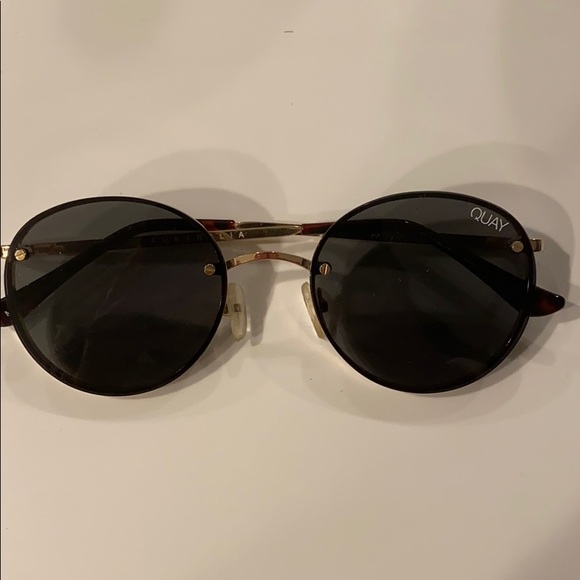 Quay round sunglasses - Picture 1 of 4
